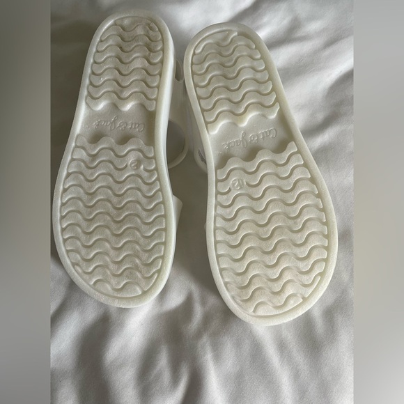 Cat & Jack Iridescent White Kids Sandals - Picture 2 of 4